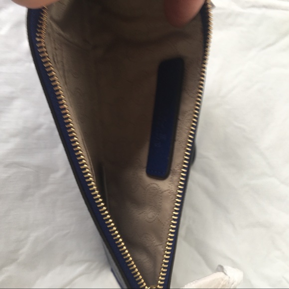 MICHAEL KORKS JET SET TRAVEL Zip Clutch Leather Color Cadet NWT - Picture 4 of 5